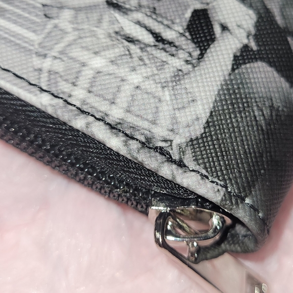 F•R•I•E•N•D•S zip-around wallet - Picture 16 of 16